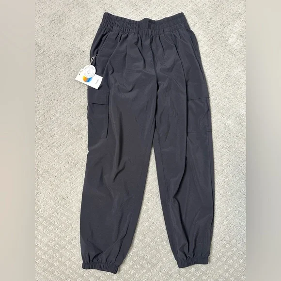 NWT sz M Vuori Villa Cargo Jogger black pockets stretch waist - Picture 2 of 10